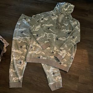 Honey me jogger set size XL CURVY… hoodie and joggers w elastic waist